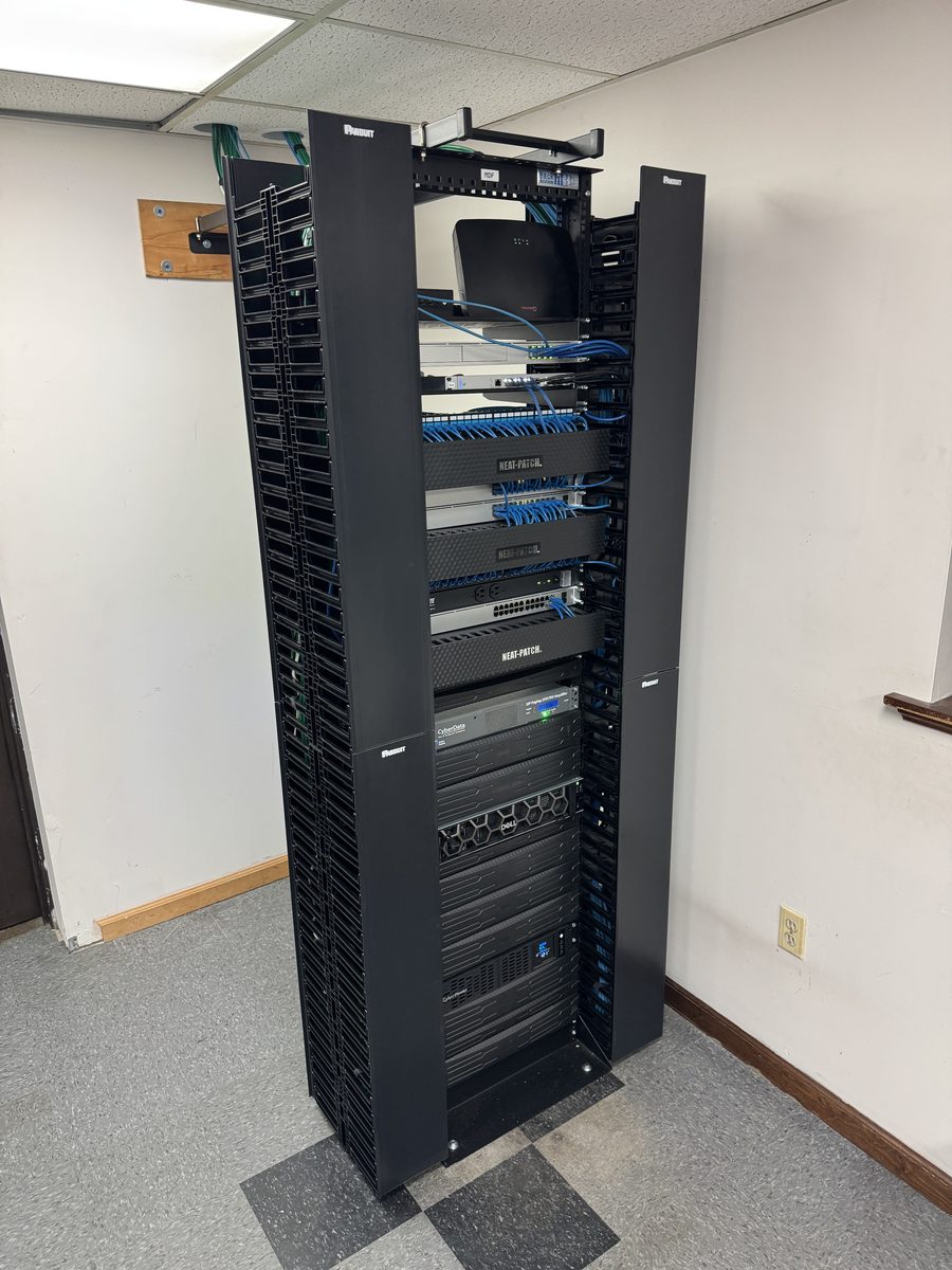Panduit open-frame server rack with Neat-Patch cable management, Dell server, and UPS